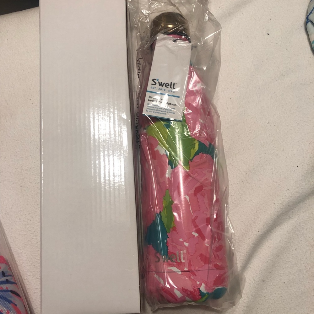 Lilly Pulitzer Swell Bottle